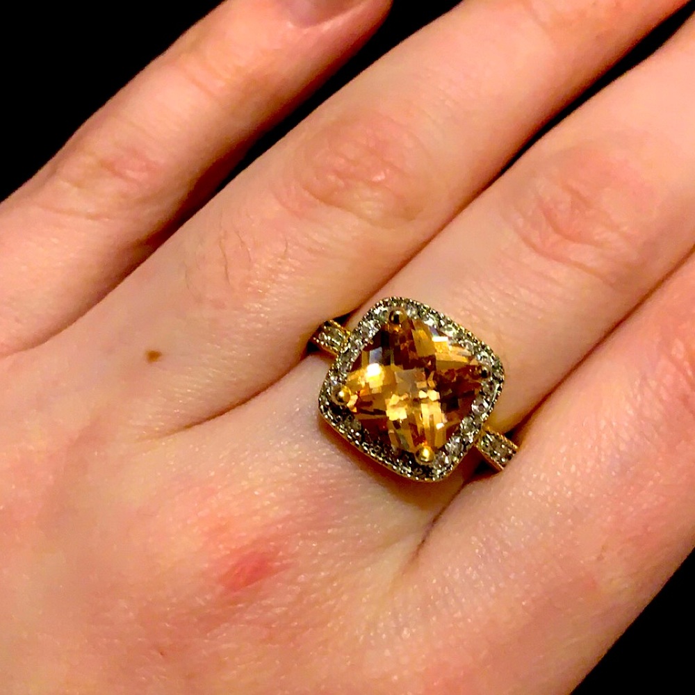 Super ✨Sparkle✨Radiant Cushion Cut Gold Ring